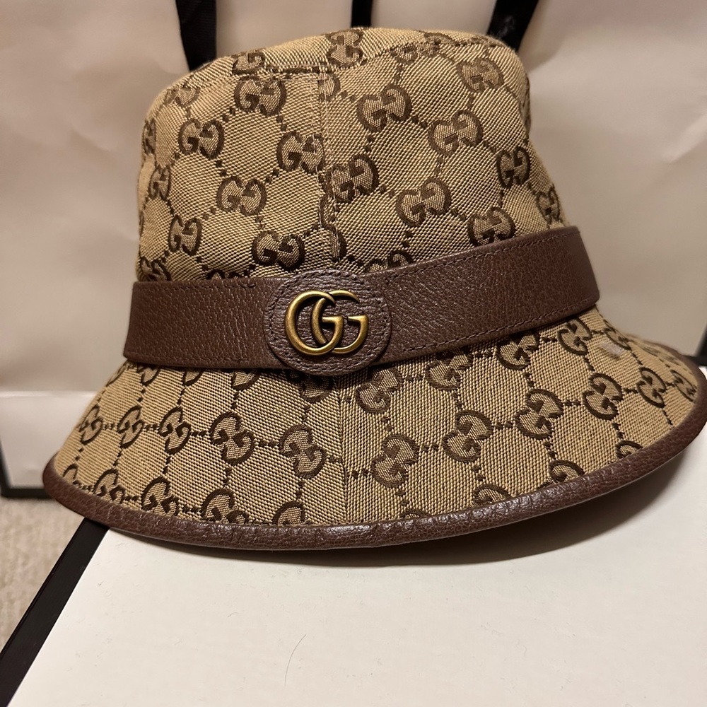 🎉Like NEW Gucci GG canvas bucket hat